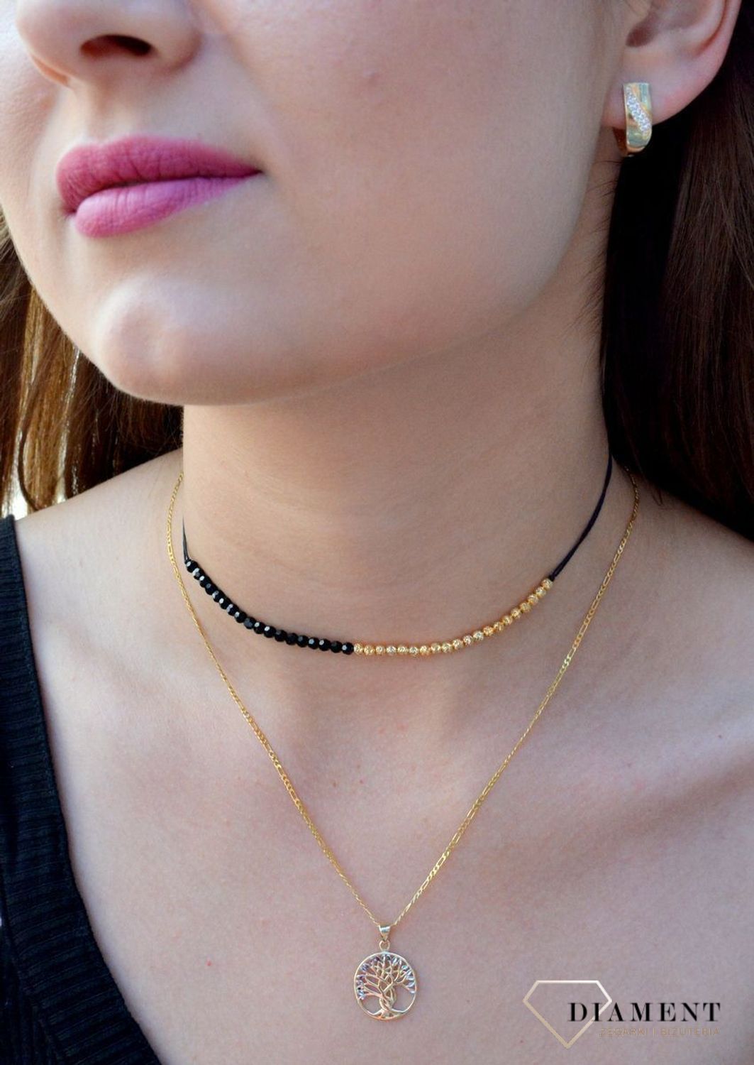 Złote kolczyki angielskie zapięcie próba 333 z cyrkonią KL 8331 Eleganckie, złote kolczyki ozdobione cyrkoniami marki Diament wykonane z próby złota 333 o wadze około 2,08 g. Ich kształt jest uniwersalny,.jpg